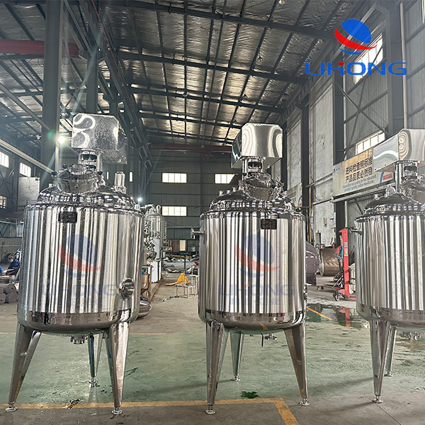 liquid mixing tank